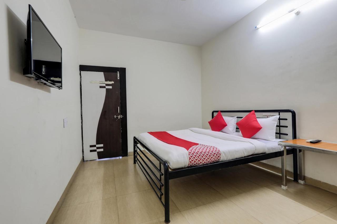 Oyo 62197 Shri Madan Mahal 3* Indore